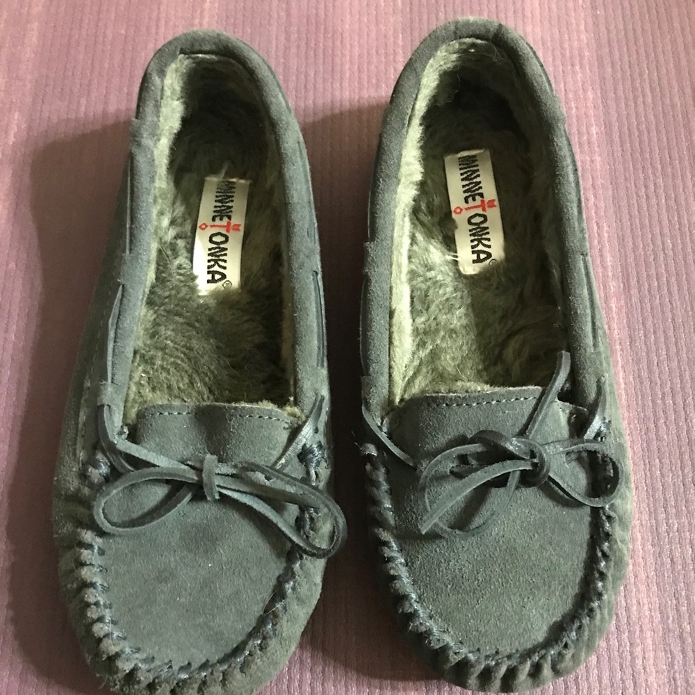 Gently worn Minnetonka moccasins size 7